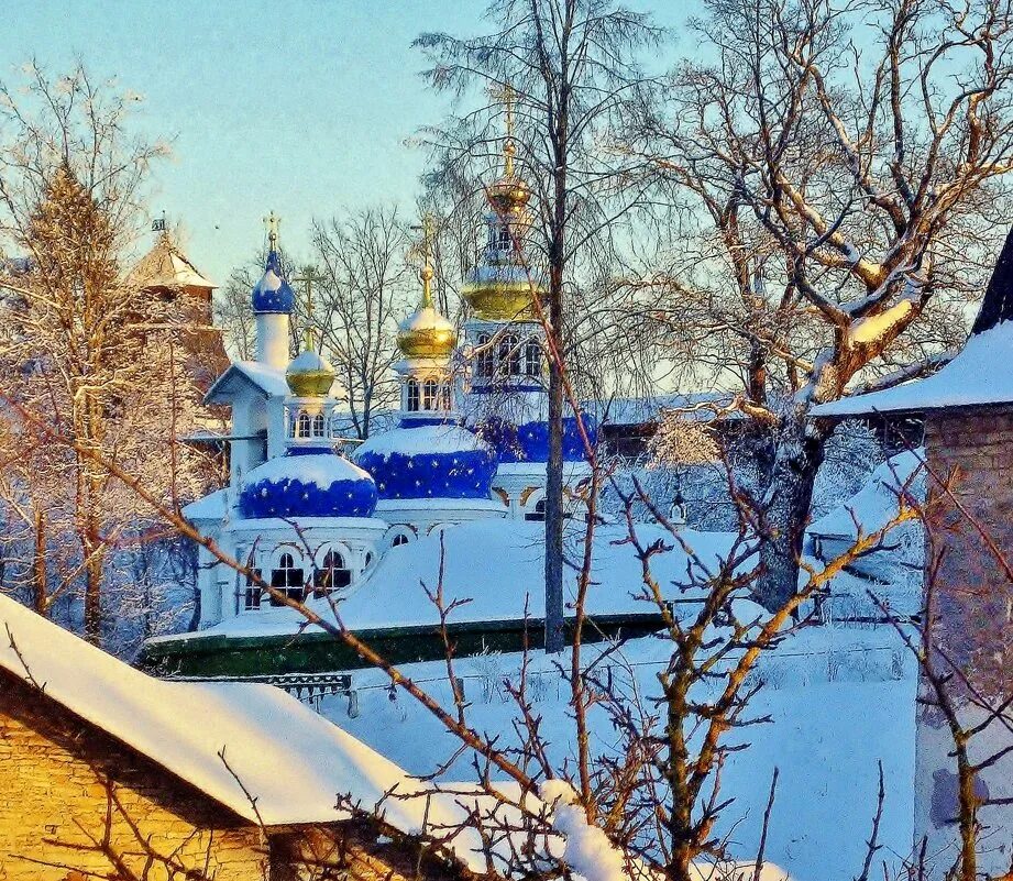 Псково печерский монастырь зимой фото Зимой у Псково-Печерского монастыря :: Leonid Tabakov - Социальная сеть ФотоКто