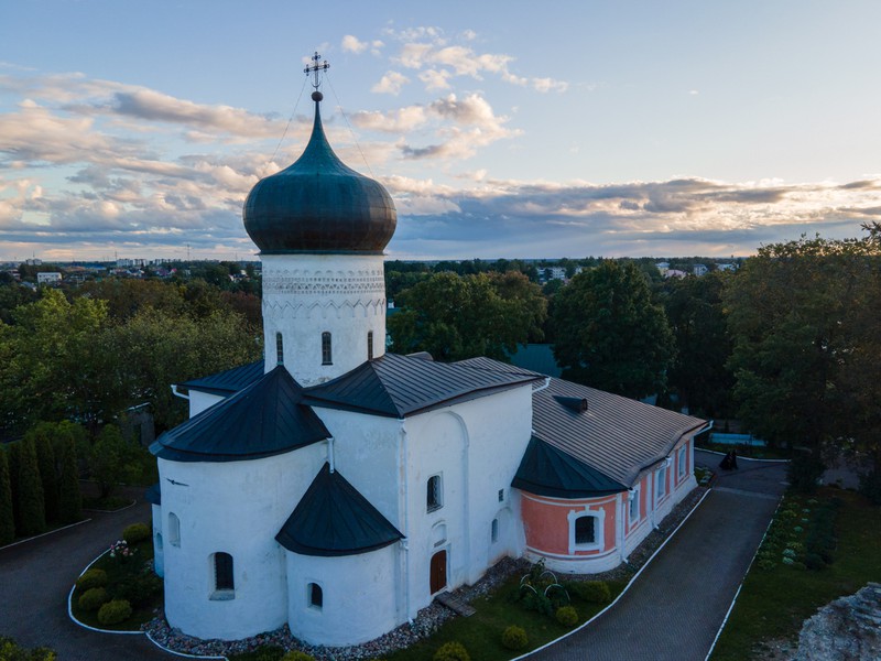 Псковская церковь фото Город-храм Псков: шедевры церковного зодчества