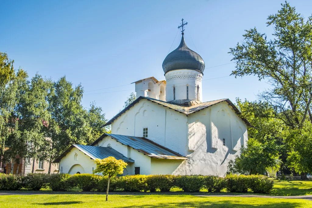 Псковская церковь фото Почти 70 добровольцев из Пермского края отправятся в монастыри Псковской области