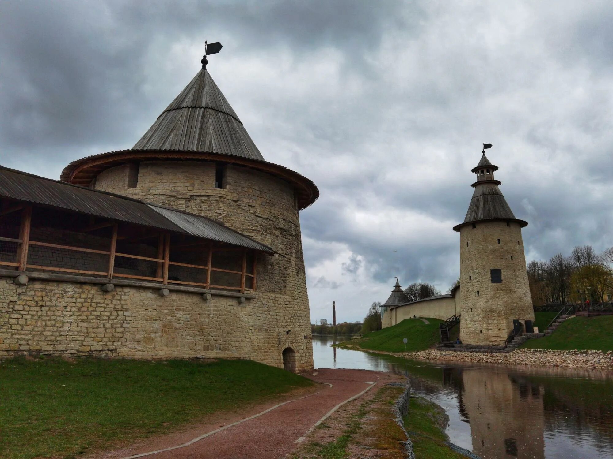 Псковские достопримечательности фото Псковский кремль - символ крепости русского духа... - Глеб Брянский на TenChat.r