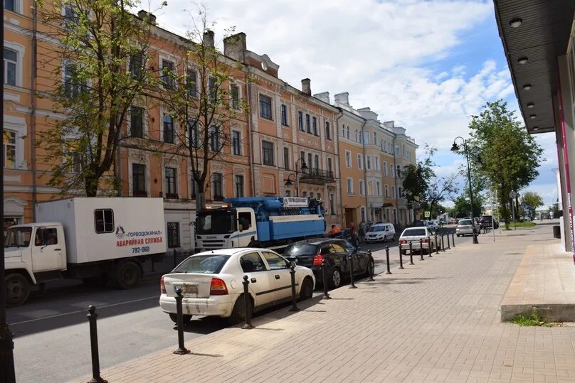 Псковские улицы фото Старинные канализационные сети обнаружили в центре Пскова сотрудники "Горводокан