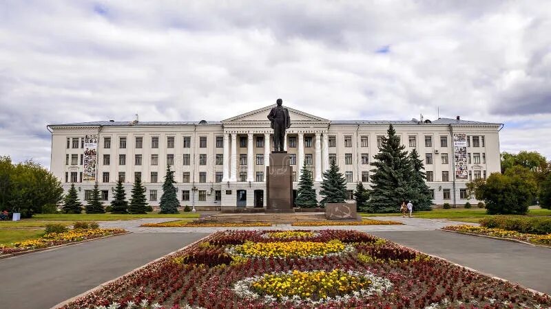 Псковский государственный университет площадь ленина 2 фото Pskov State Pedagogical University on Lenin Square in Pskov, Rus Stock Photo - I