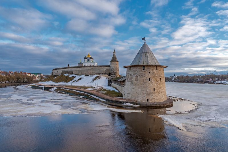 Псковский кремль фото Viktor Zhelengovskii - professional photographer