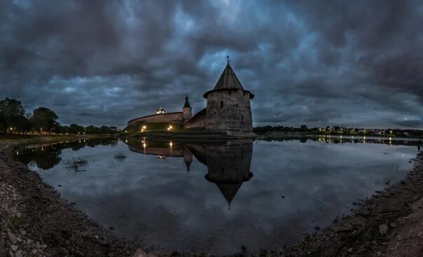 Псковский кремль ночью фото Башня, которой 518 лет. Фото: Роман Дмитриев 2018 ТИЦ Псковской области ВКонтакт