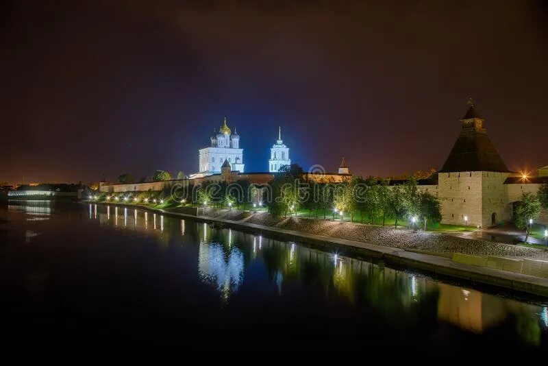 Псковский кремль ночью фото 223,880 церковь к ноча стоковые фото - бесплатные и стоковые фото RF от Dreamsti