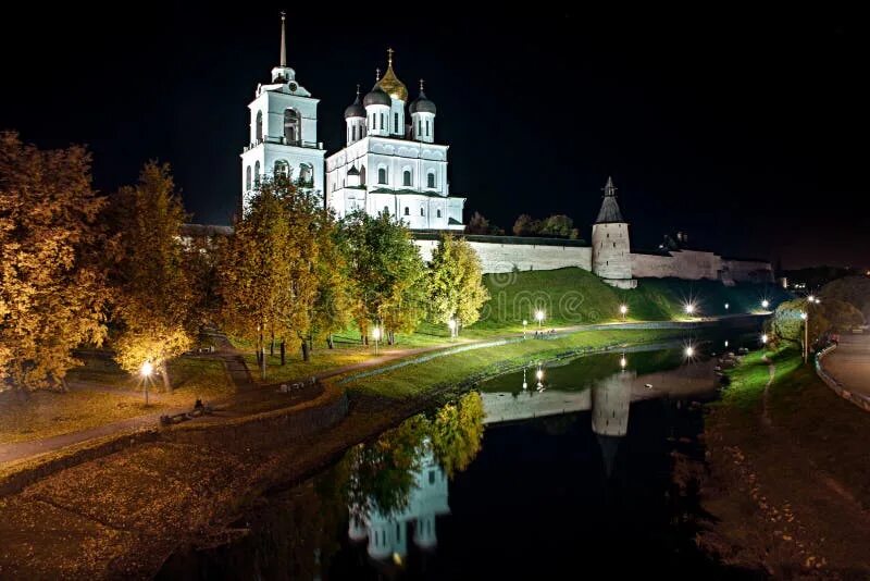 Псковский кремль ночью фото 458,462 парк вечера стоковые фото - бесплатные и стоковые фото RF от Dreamstime 