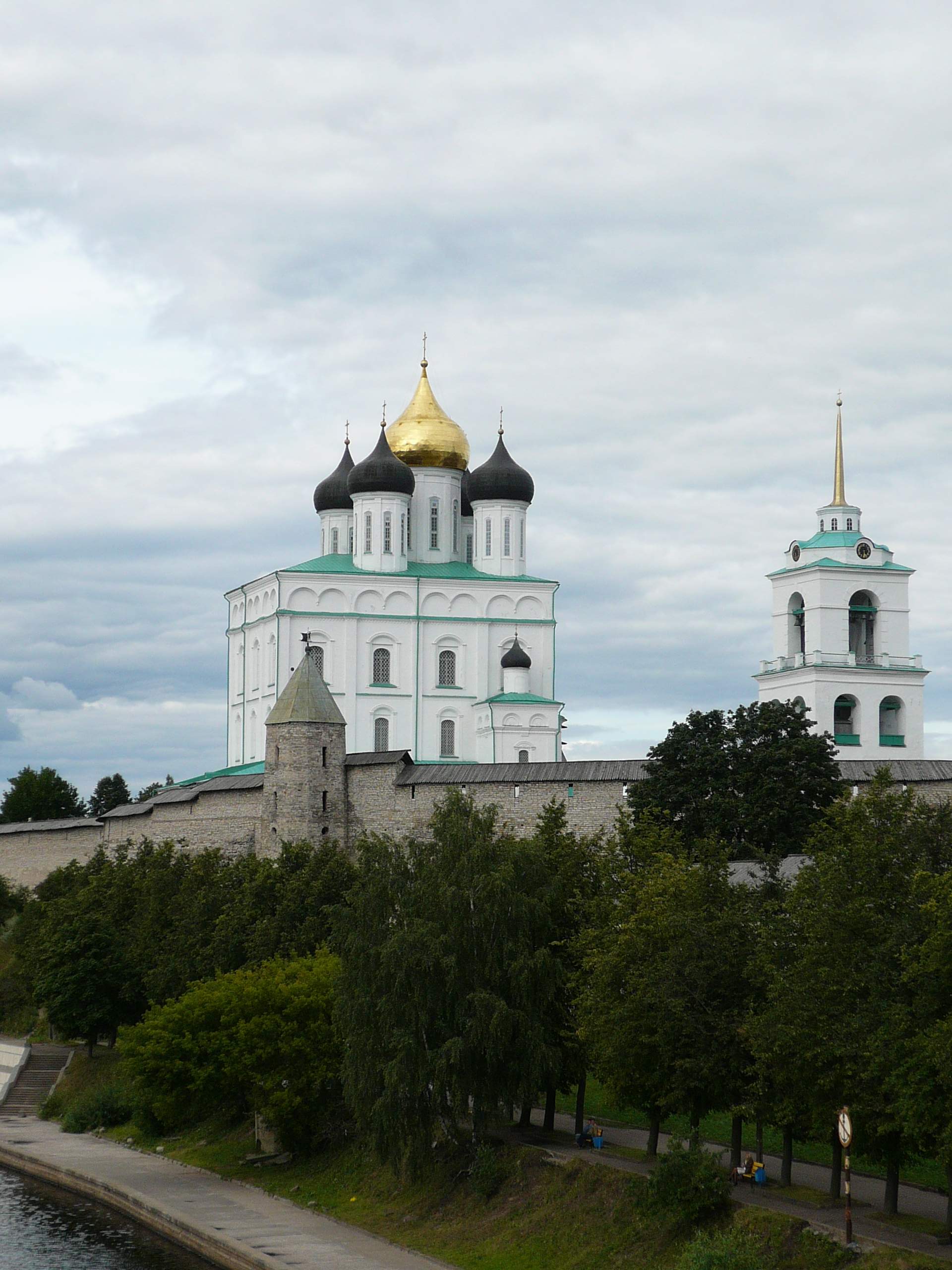 Псковский кремль ул кремль 4 фото File:Троицкий собор Псковского Кремля 04.jpg - Wikimedia Commons