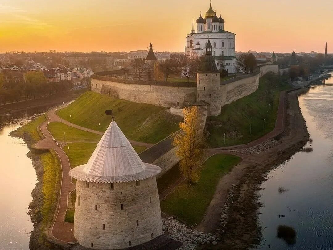 Псковский кремль ул кремль 4 фото 12 городов России, где можно посетить старинные кремли За впечатлениями! Дзен