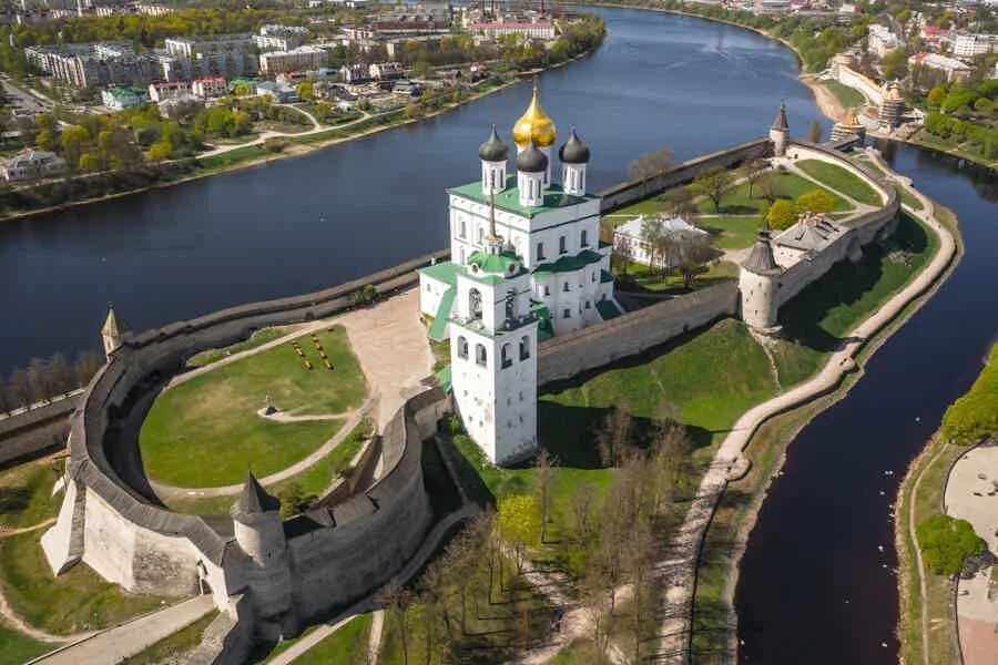 Псковский кремль ул кремль 4 псков фото Самостоятельная квест-экскурсия "Псков - непобежденная крепость России" - цена 7