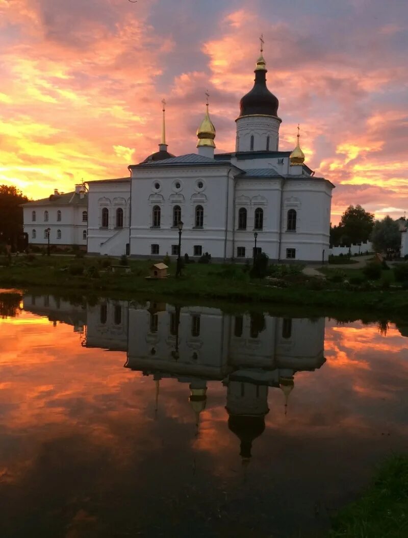 Псковский женский монастырь фото Спасо-Елеазаровский женский монастырь, Псковская область