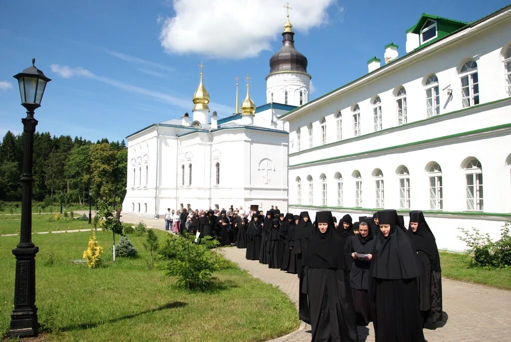 Псковский женский монастырь фото 18 июля 2015 года, в день памяти преподобного Сергия Радонежского, Митрополит Пс