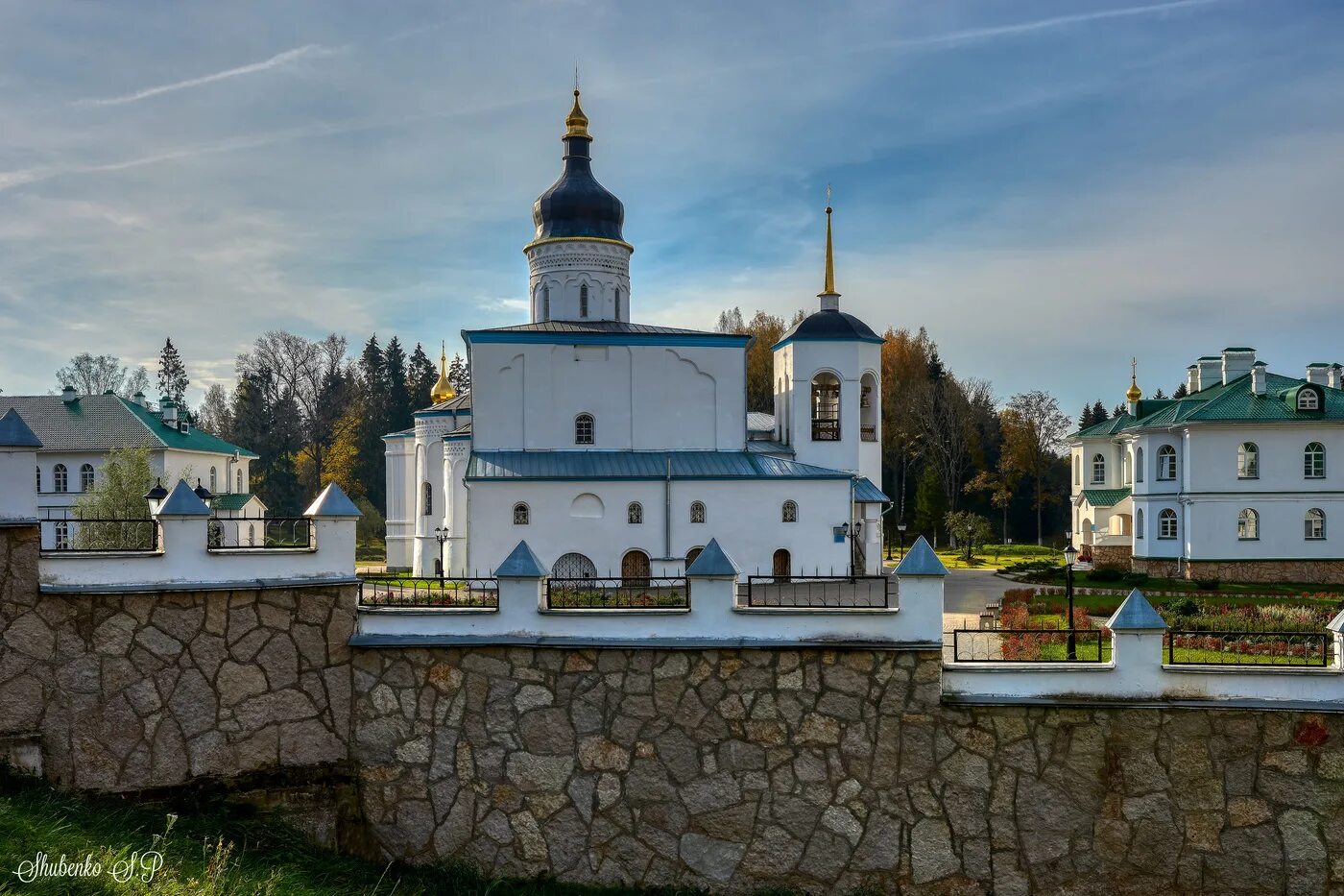 Псковский женский монастырь фото Спасо-Елеазаровский монастырь / Псковская область