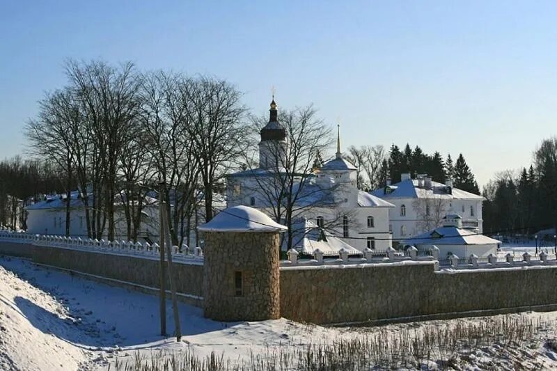 Псковский женский монастырь фото ПСКОВСКИЙ СПАСО-ЕЛЕАЗАРОВСКИЙ МОНАСТЫРЬ По преданию, в давние времена поселились