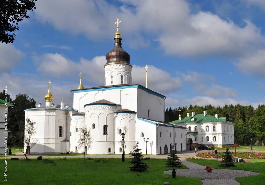 Псковский женский монастырь фото Псковская область Псковский район Елизарово Спасо-Елеазаровский монастырь Собор 