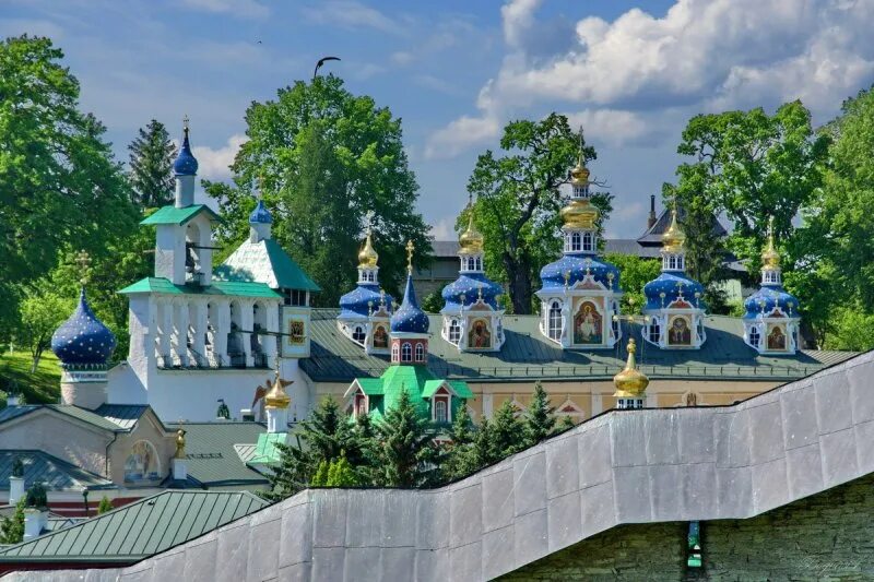 Псковско печерский монастырь фото Путешествие в Свято-Успенский Псково-Печерский монастырь Комплексный центр социа