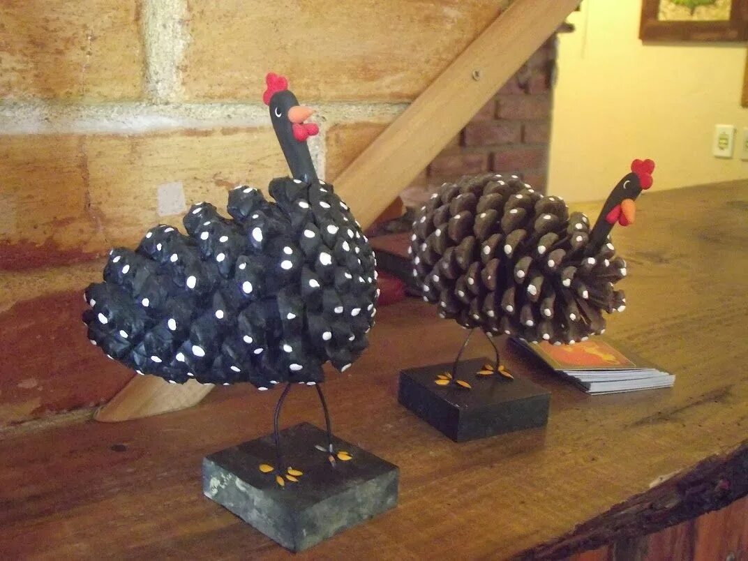 Птичка из шишек поделка пошагово с фото Pine Cone Chickens Pine cone art, Diy pinecone, Cones crafts