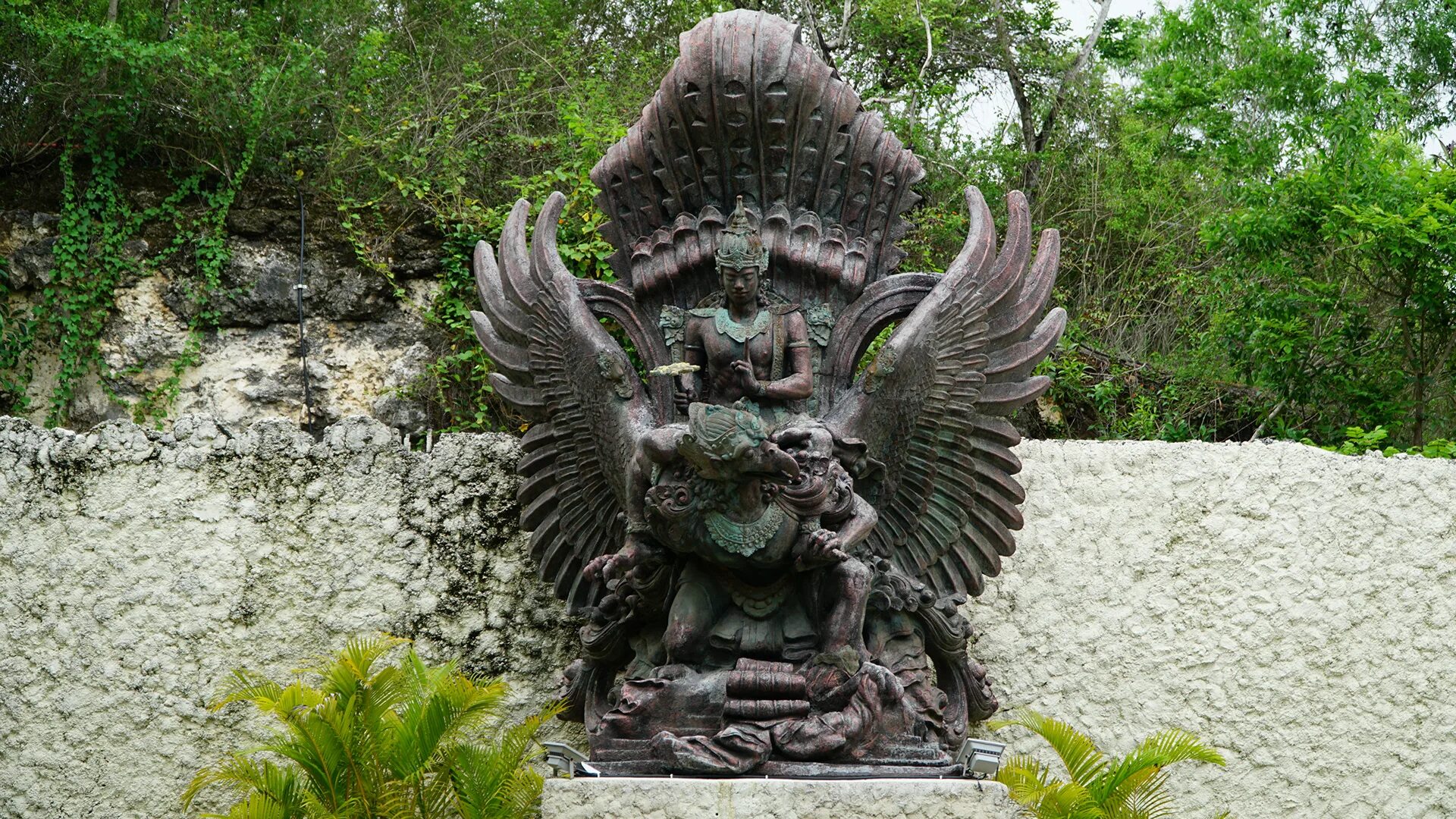 Птица гаруда фото The Magnificent Garuda Wisnu Kencana on Behance