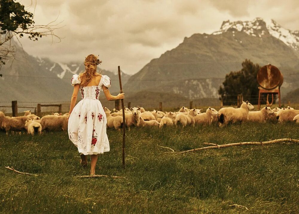 Птица пастушка фото Lachlan Bailey Captures Rebecca Longendyke In New Zealand For WSJ Magazine May 2