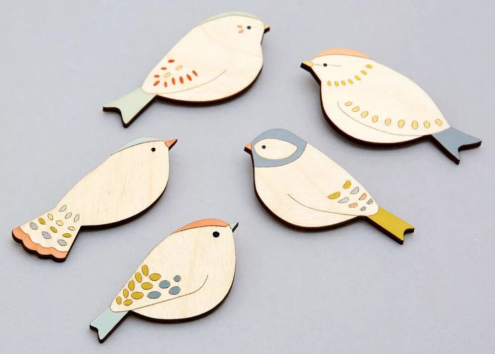 Птицы из дерева своими руками чертежи Anna Wiscombe - Firecrest Bird brooch Wood jewelry diy, Wooden bird, Clay crafts