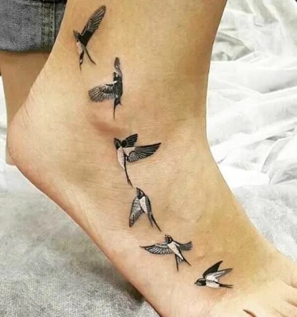 Птицы татуировок фото 50 Gorgeous Ankle Tattoos That Make Us Want to Ditch Socks Flying bird tattoo, A