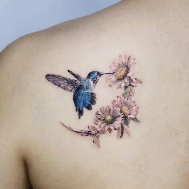 Птицы татуировок фото Hummingbird Tattoos: Meanings, Tattoo Designs & Ideas Hummingbird flower tattoos