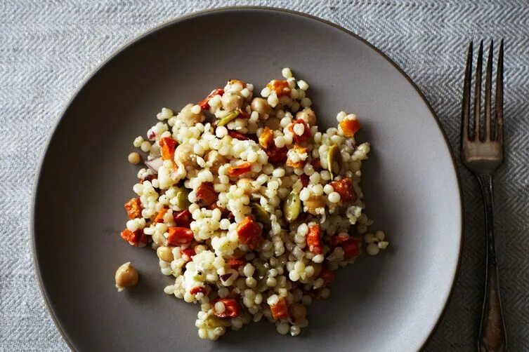 Птитим рецепты приготовления с фото Pearl Couscous with Roasty Roots, Chickpeas, and Pepitas Pepitas recipe, Recipes