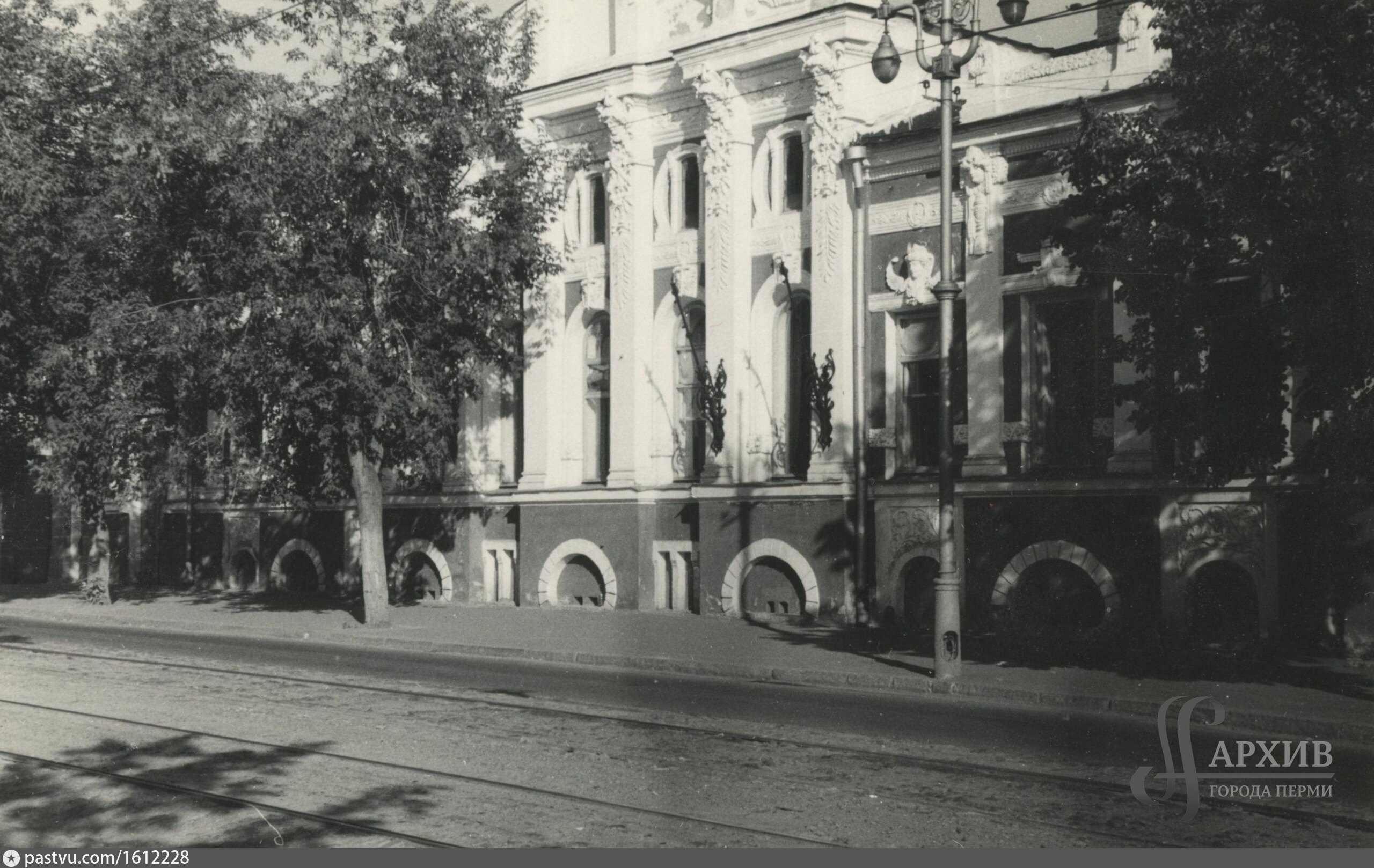 Птолемей ул в и ленина 13 фото Городская детская больница по ул. Ленина, 13 - Retro photos