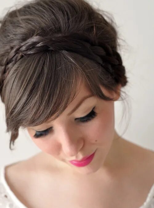 Пучки с челкой фото Superficial snack: fascinator-friendly hairstyle with double braids * Offbeat We