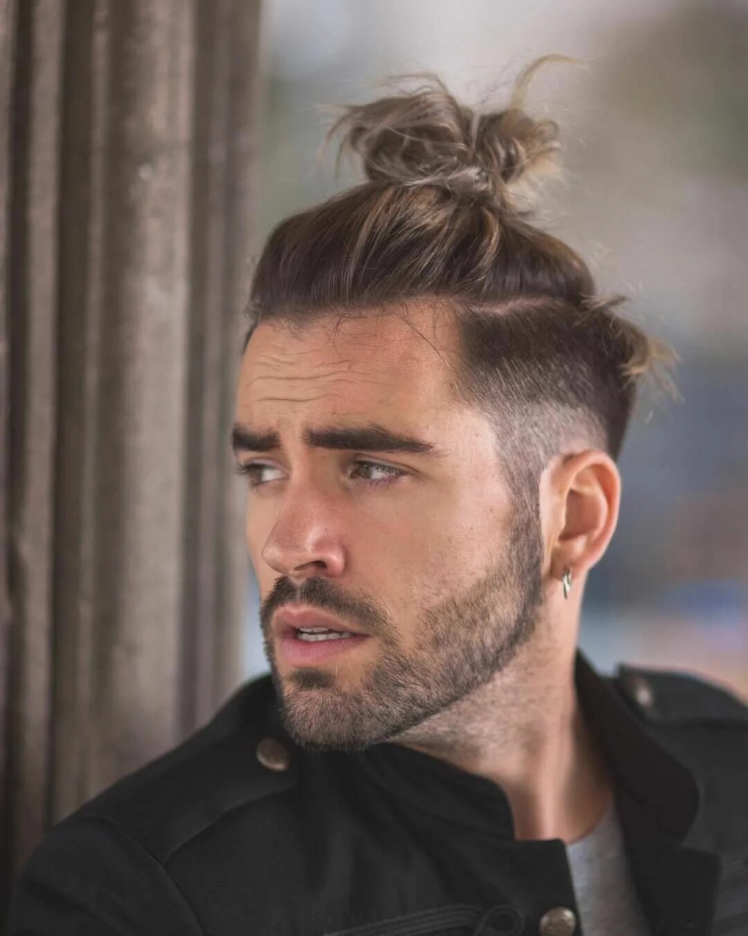 Пучок волос мужская прическа Top 12 Trendy Hairstyles for Men in 2022 Man bun hairstyles, Man bun haircut, Co