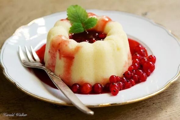 Пудинги рецепты с фото простые This is a popular traditional German treat with fresh berries from the garden th