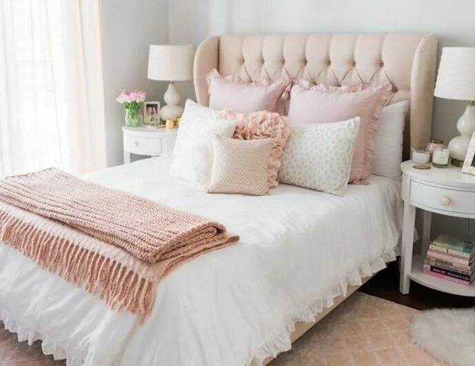 Пудровая кровать в интерьере спальни ▷ 1001+ conseils et idées pour une chambre en rose et gris sublime guest small r