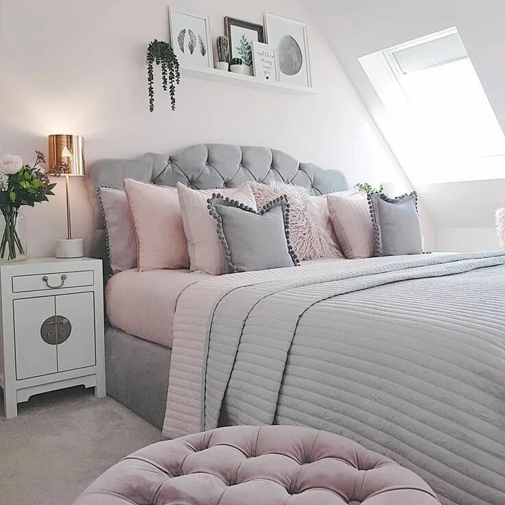 Пудровая кровать в интерьере спальни Blush pink walls Pink bedroom decor, Bedroom inspiration grey, Grey bedroom deco