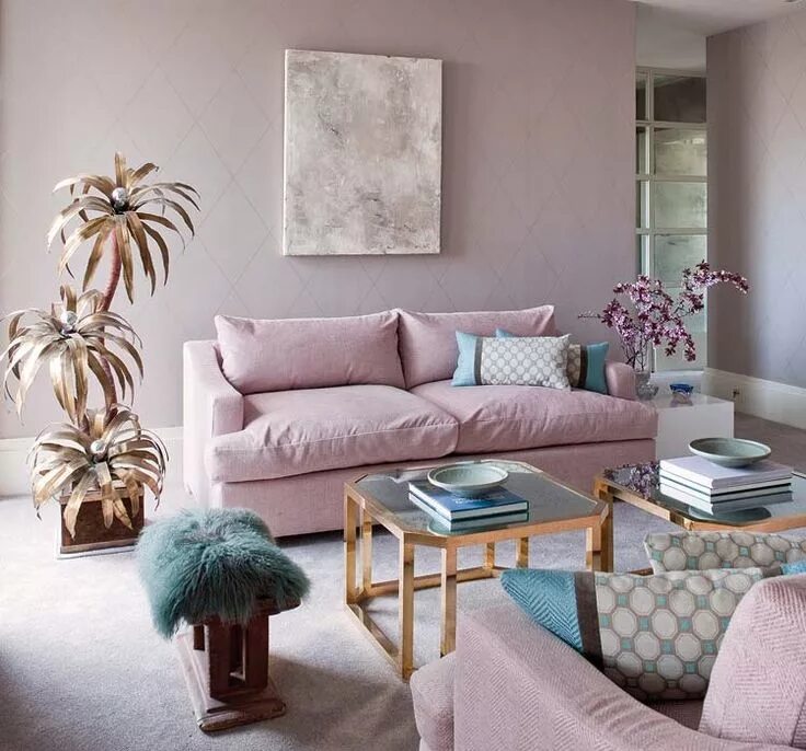 Пудровые обои в интерьере I'd kill for the toile palm tree. Gorgeous. Pink living room, Living room inspir