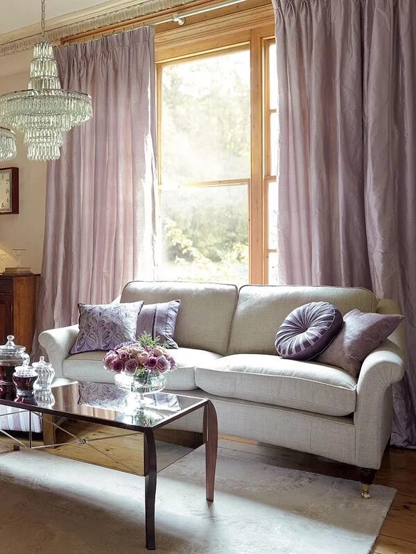 Пудровые шторы в интерьере гостиной Elevate Your Space with Beautiful Lavender and Purple Decor