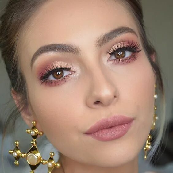 Пудровый макияж фото A Viagem - Looks Girls capítulo 11 Renaissance makeup, Peach makeup, Bridesmaid 