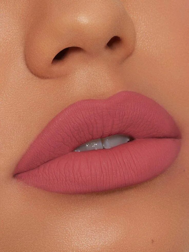 Пудровый макияж губ LIP KITS Kylie Cosmetics by Kylie Jenner #eyemakeup Matte lips, Lip colors, Lips