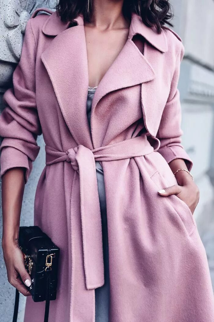 Пудровый цвет фото одежда Pink Trench coat + Gray Slip Dress Fashion, Fashion outfits, Clothes