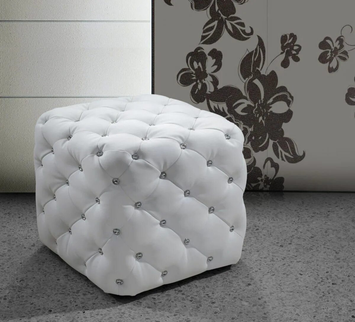 Пуфик в интерьере спальни Divani Casa Nina - Modern Eco-Leather Pouf With Tufted Acrylic Crystals Leather 