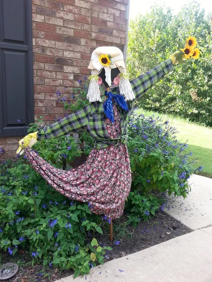 Пугало на даче своими руками Found on Bing from www.pinterest.com Scarecrows for garden, Scarecrow, Scarecrow