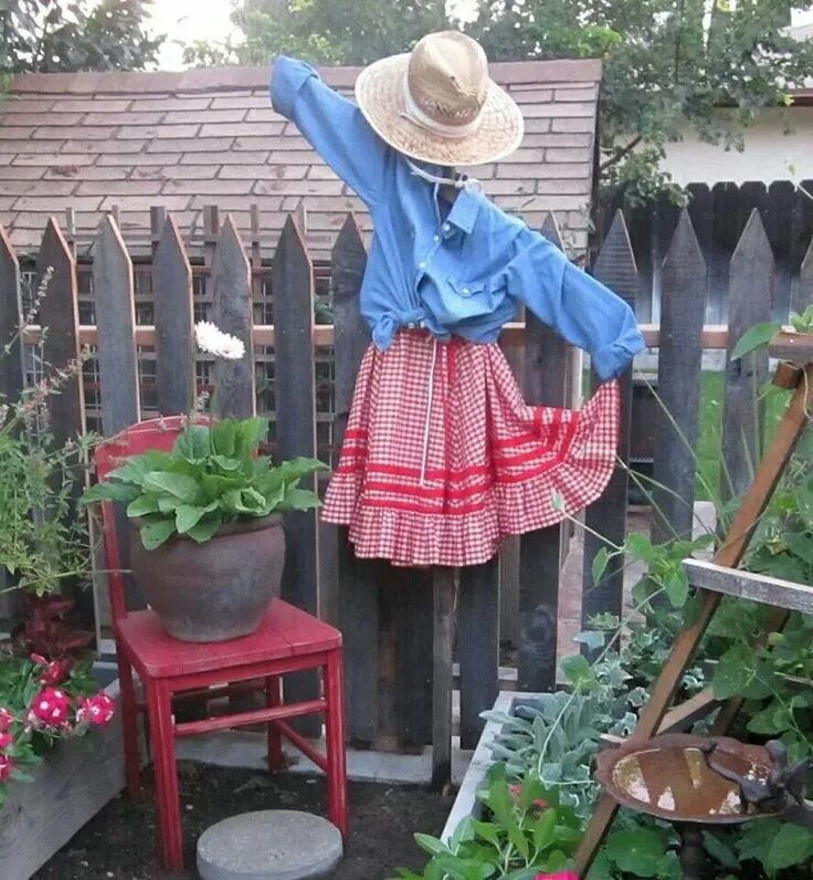 Пугало на даче своими руками Pin by Janie Hardy Grissom on GARDEN: Art Whimsey Scarecrows for garden, Garden 