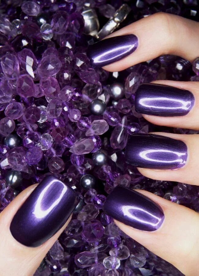 Пурпурный цвет маникюра Pin by Hanna Sofía on ⭐ Women in Purple ⭐ Purple nails, Nail colors, Nail art