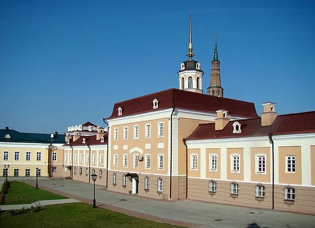 Пушечный двор казань кремль фото File:Kazan Kremlin. The main housing of the Artillery Court.jpg - Wikimedia Comm