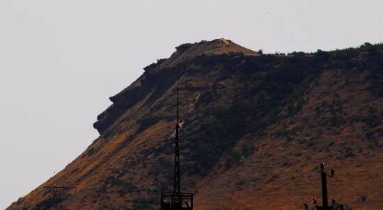 Пушкина гора избербаш фото Ребус: найди профиль великого поэта? - Picture of Pushkin-Tau Mountain, Izberbas