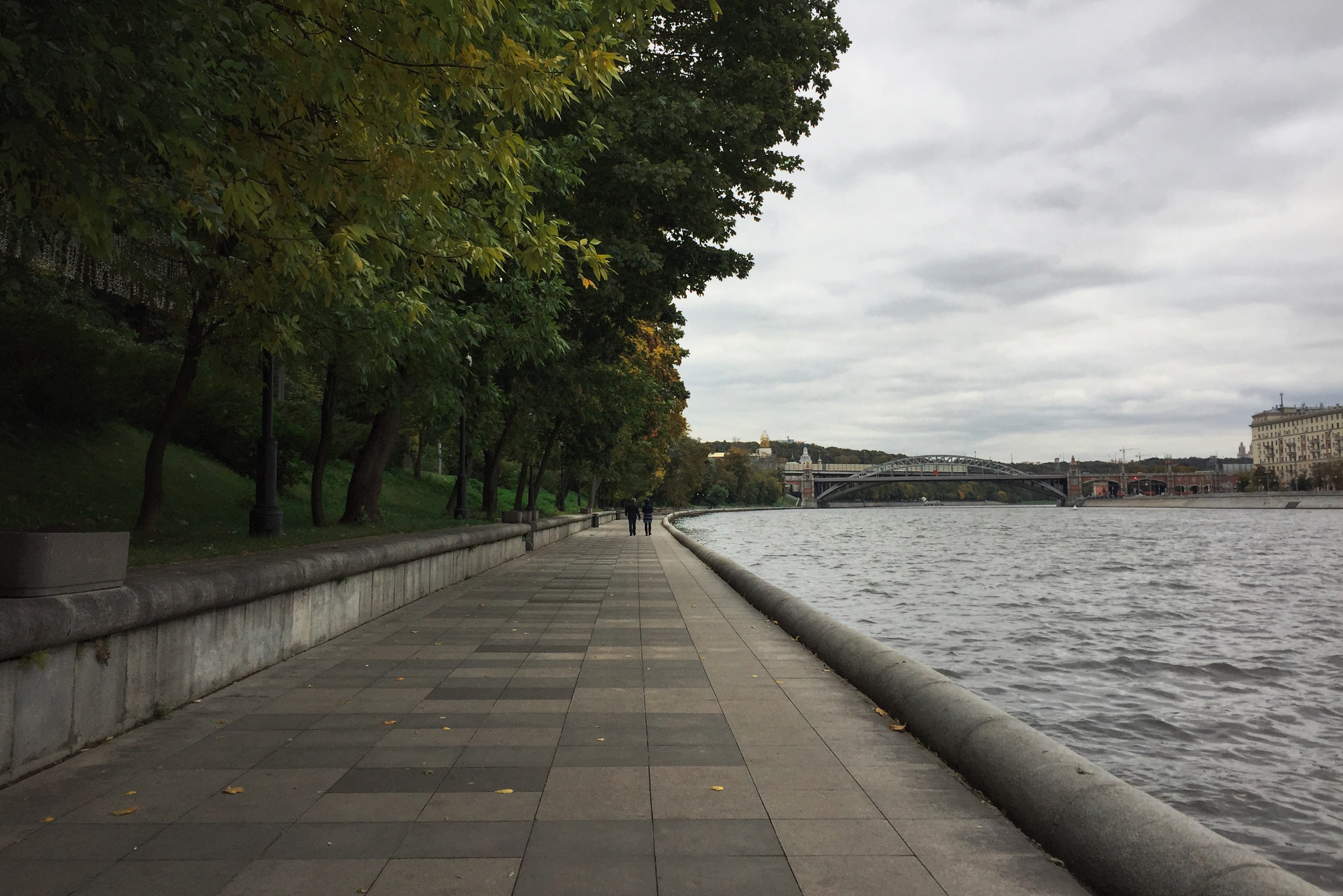 Пушкино набережная фото File:Moscow, Pushkinskaya Embankment (31590955861).jpg - Wikimedia Commons