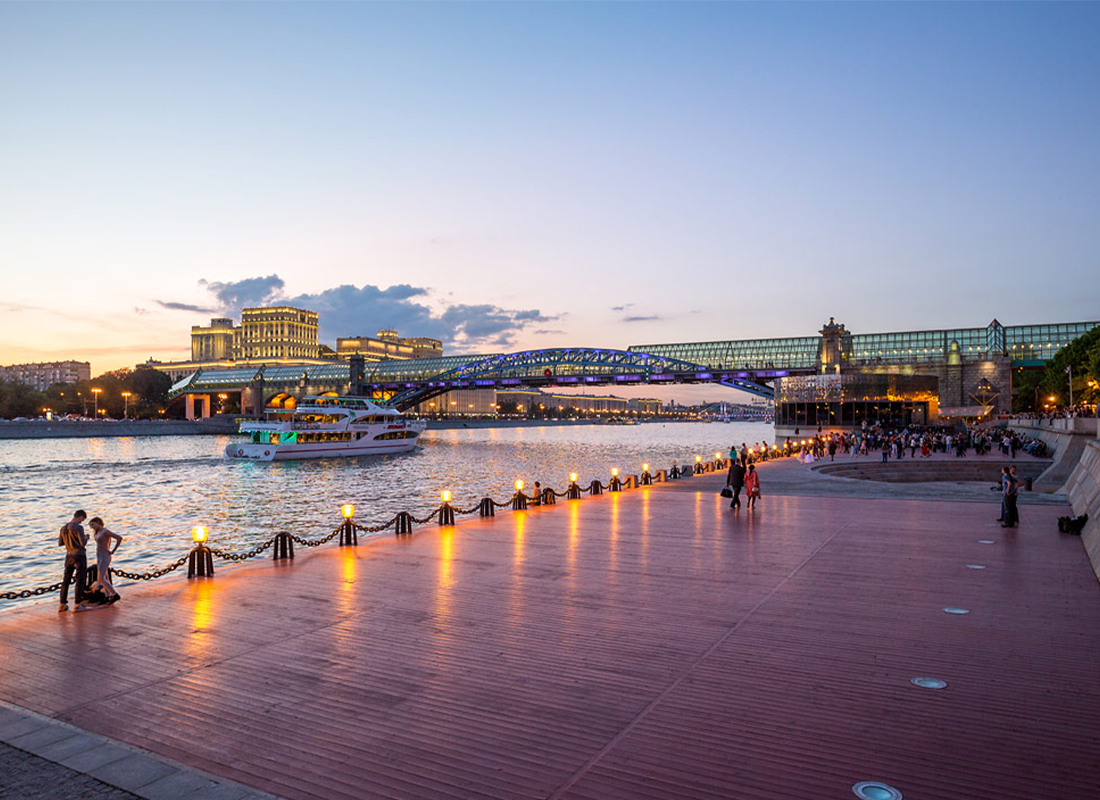 Пушкинская набережная фото Где смотреть салют в Москве