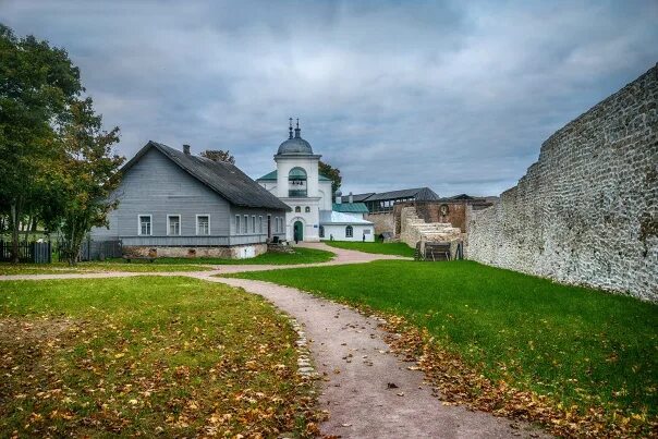 Пушкинские горы достопримечательности фото Осенний Изборск. Фотография из альбома Изборск - 2 из 24 ВКонтакте