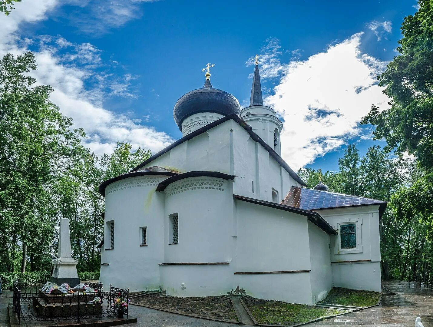 Пушкинские горы монастырь фото Святогорский монастырь, Пушкинские Горы - сайт, могила Пушкина, расписание богос