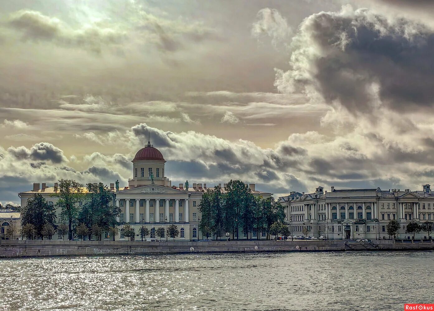 Пушкинский дом фото Фото: Пушкинский дом. Фотолюбитель Любовь Зинченко. Город. Фотосайт Расфокус.ру