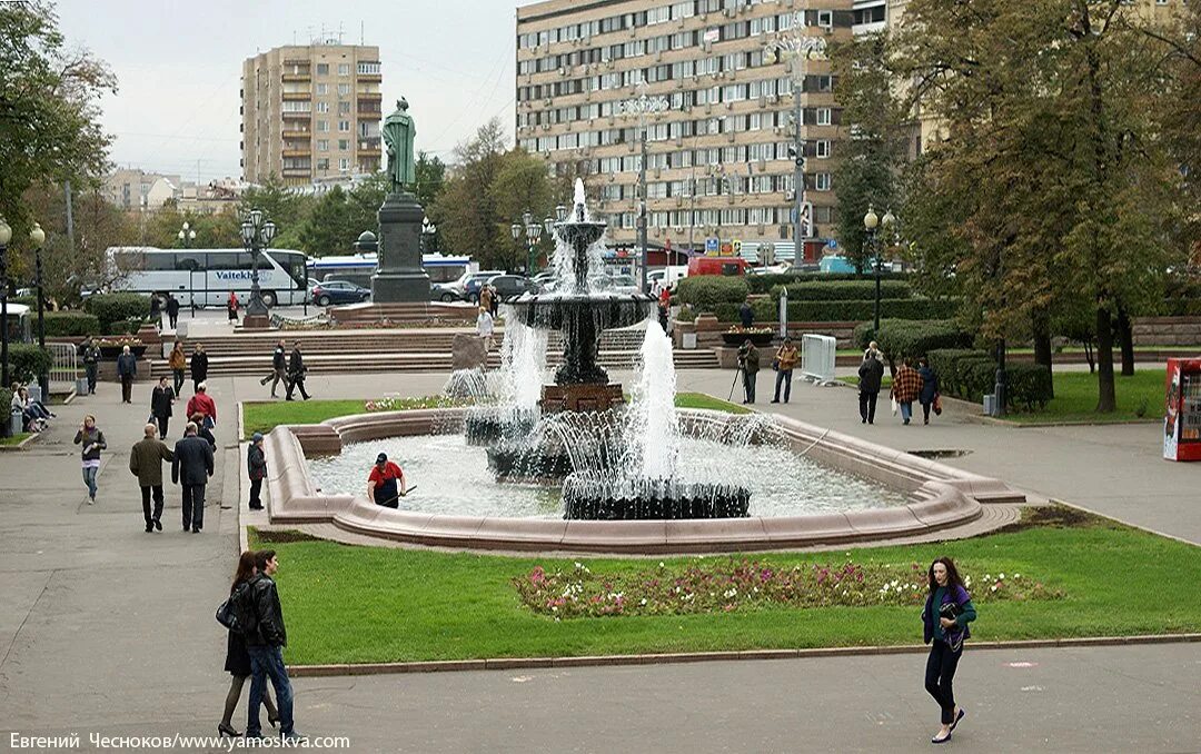 Пушкинский сквер москва пушкинская площадь фото Пушкинская площадь