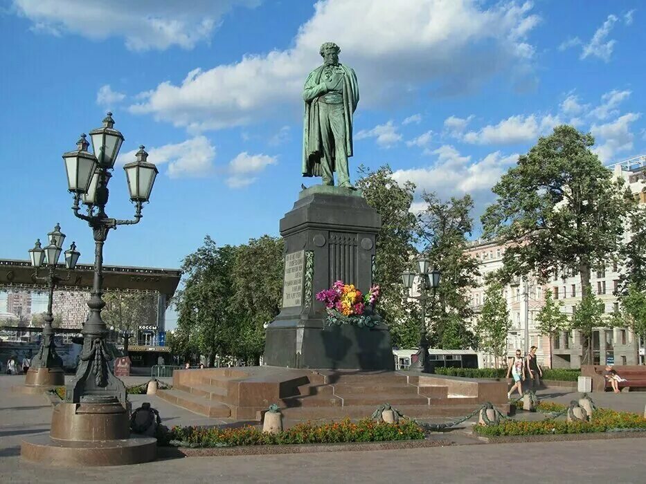 Пушкинский сквер москва пушкинская площадь фото Панорама: А. С. Пушкин, памятник, мемориал, Москва, Пушкинская площадь - Яндекс 